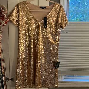 NWT Lulu’s Gold Sequin T-Shirt Dress - M